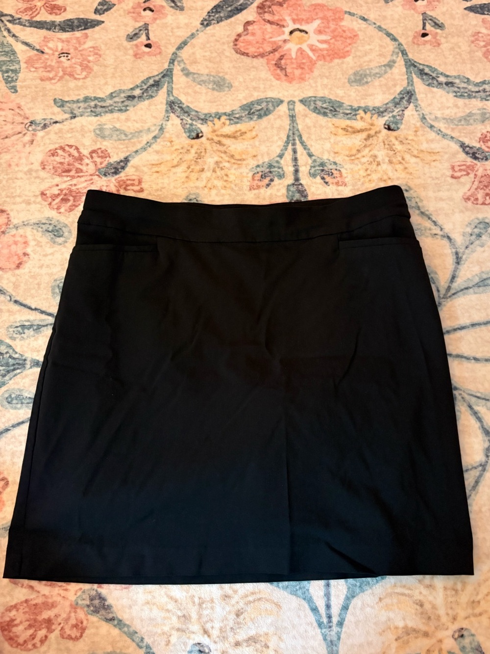 Chico's women's black mini skirt with front pockets